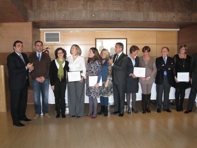 Voluntarios BBVA entrega el premio a Escuelas de la Tierra y la UE Timoteo Rondales de Bolivia